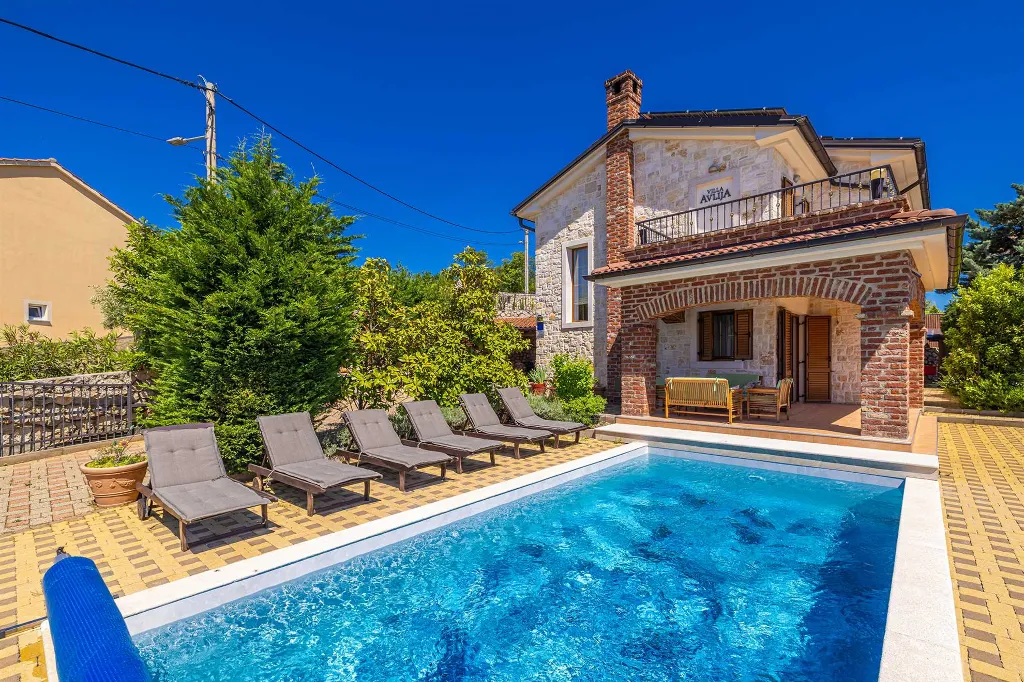 Linardići Villa with Private Pool, Jacuzzi & Sauna