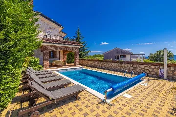 Linardići Villa with Private Pool, Jacuzzi & Sauna