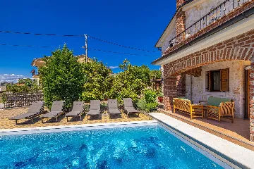 Linardići Villa with Private Pool, Jacuzzi & Sauna