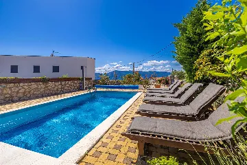 Linardići Villa with Private Pool, Jacuzzi & Sauna