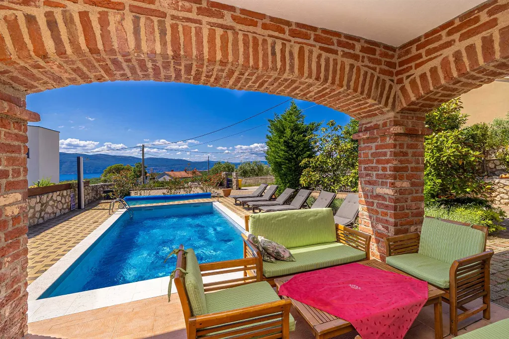 Linardići Villa with Private Pool, Jacuzzi & Sauna