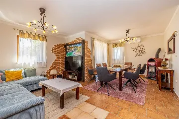 Linardići Villa with Private Pool, Jacuzzi & Sauna