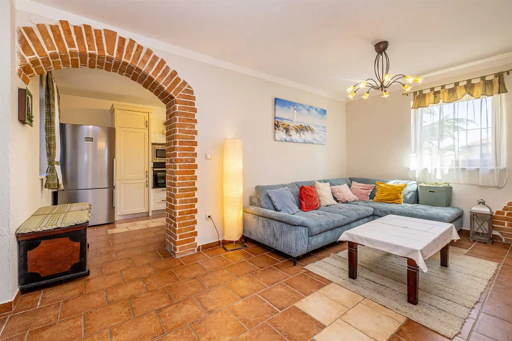 Linardići Villa with Private Pool, Jacuzzi & Sauna