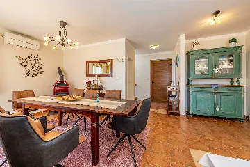 Linardići Villa with Private Pool, Jacuzzi & Sauna