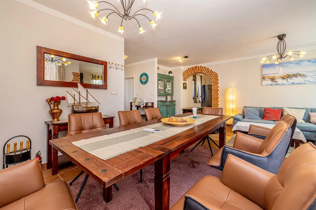 Linardići Villa with Private Pool, Jacuzzi & Sauna