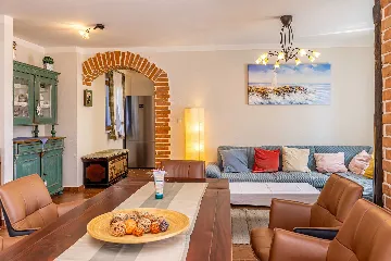 Linardići Villa with Private Pool, Jacuzzi & Sauna