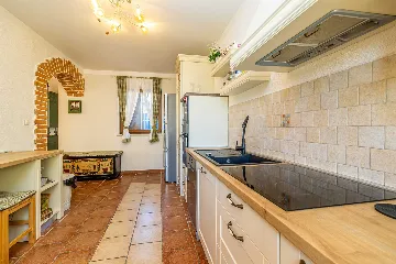 Linardići Villa with Private Pool, Jacuzzi & Sauna