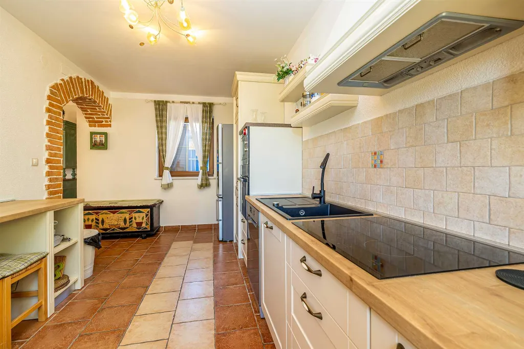 Linardići Villa with Private Pool, Jacuzzi & Sauna