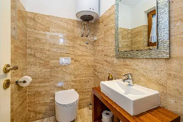 Linardići Villa with Private Pool, Jacuzzi & Sauna