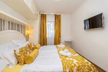 Linardići Villa with Private Pool, Jacuzzi & Sauna