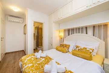 Linardići Villa with Private Pool, Jacuzzi & Sauna