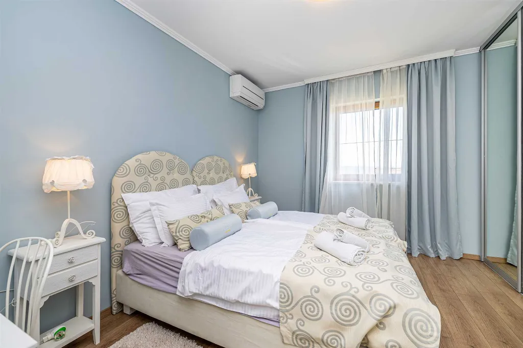 Linardići Villa with Private Pool, Jacuzzi & Sauna