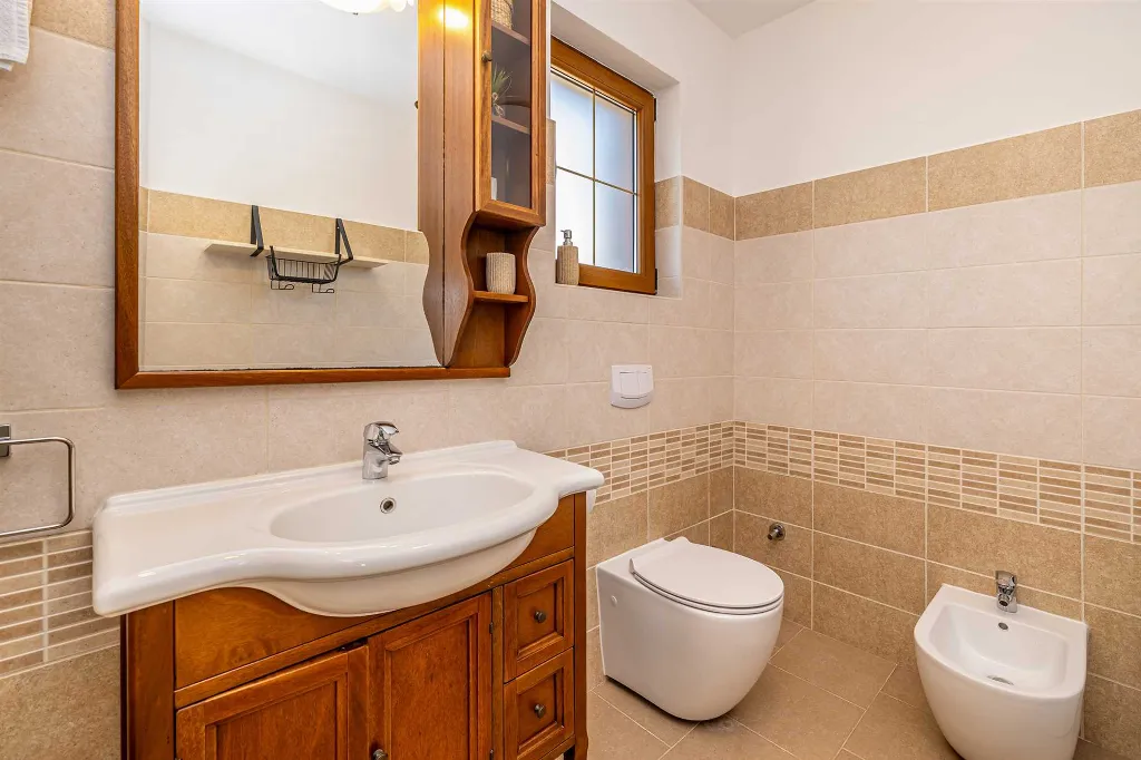 Linardići Villa with Private Pool, Jacuzzi & Sauna