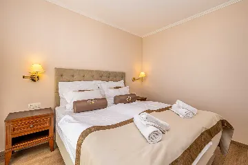 Linardići Villa with Private Pool, Jacuzzi & Sauna