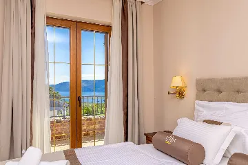 Linardići Villa with Private Pool, Jacuzzi & Sauna