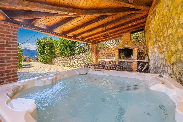 Linardići Villa with Private Pool, Jacuzzi & Sauna