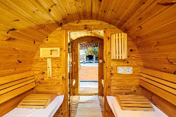 Linardići Villa with Private Pool, Jacuzzi & Sauna