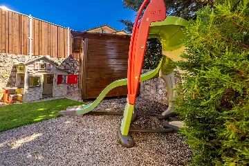 Linardići Villa with Private Pool, Jacuzzi & Sauna