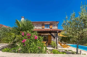 3-Bedroom House with Private Pool in Dobrinj