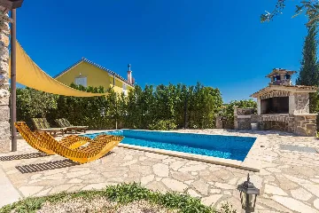 3-Bedroom House with Private Pool in Dobrinj