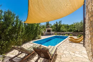 3-Bedroom House with Private Pool in Dobrinj