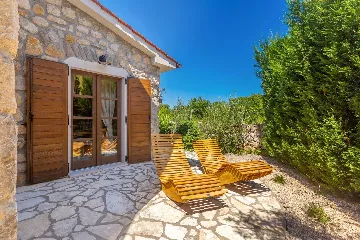 3-Bedroom House with Private Pool in Dobrinj