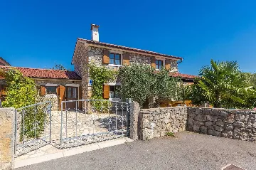 3-Bedroom House with Private Pool in Dobrinj