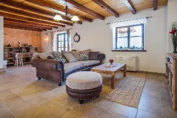 3-Bedroom House with Private Pool in Dobrinj