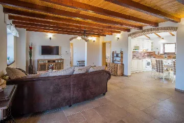 3-Bedroom House with Private Pool in Dobrinj