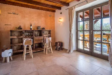 3-Bedroom House with Private Pool in Dobrinj