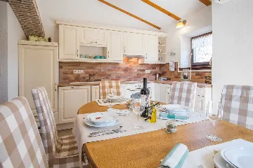 3-Bedroom House with Private Pool in Dobrinj