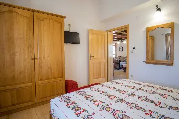 3-Bedroom House with Private Pool in Dobrinj