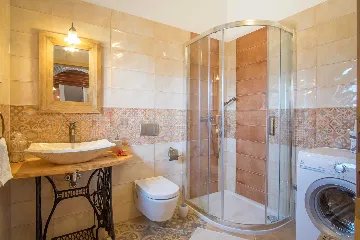 3-Bedroom House with Private Pool in Dobrinj