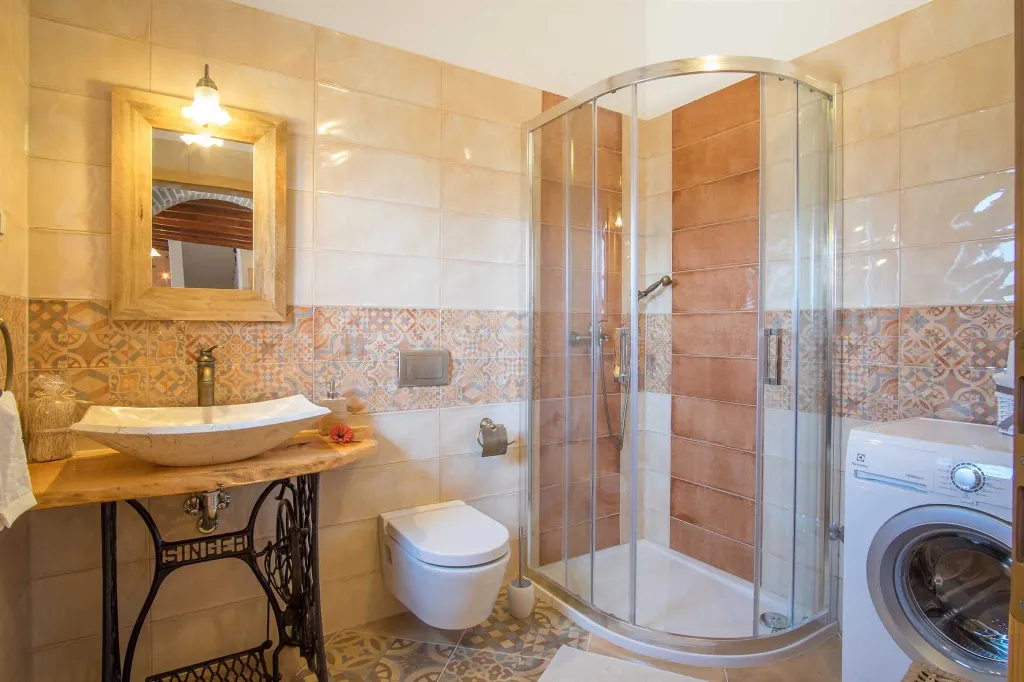3-Bedroom House with Private Pool in Dobrinj