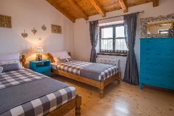 3-Bedroom House with Private Pool in Dobrinj