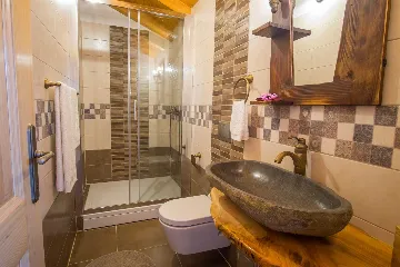 3-Bedroom House with Private Pool in Dobrinj