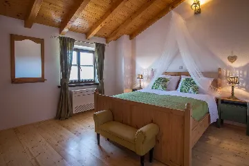 3-Bedroom House with Private Pool in Dobrinj