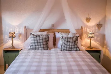 3-Bedroom House with Private Pool in Dobrinj