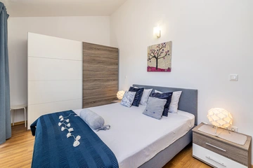 2-Bedroom House with Heated Pool in Kras