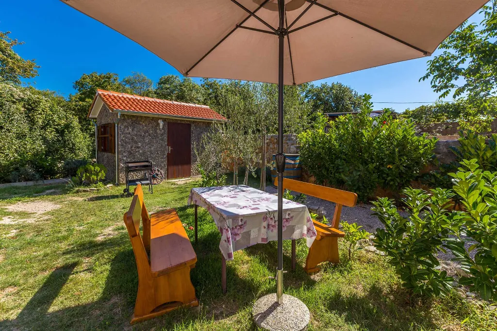 Air-Conditioned House in Vrh for Up to 5 Guests