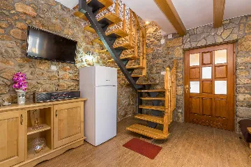 Air-Conditioned House in Vrh for Up to 5 Guests