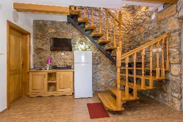 Air-Conditioned House in Vrh for Up to 5 Guests