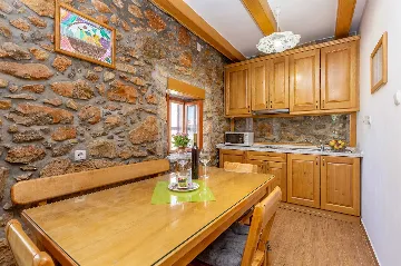 Air-Conditioned House in Vrh for Up to 5 Guests