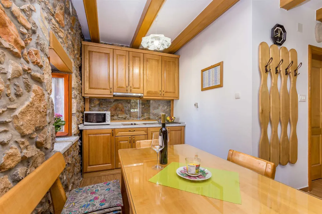 Air-Conditioned House in Vrh for Up to 5 Guests