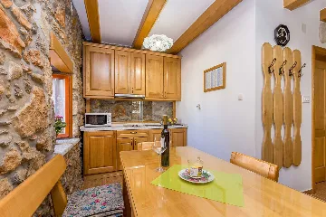 Air-Conditioned House in Vrh for Up to 5 Guests