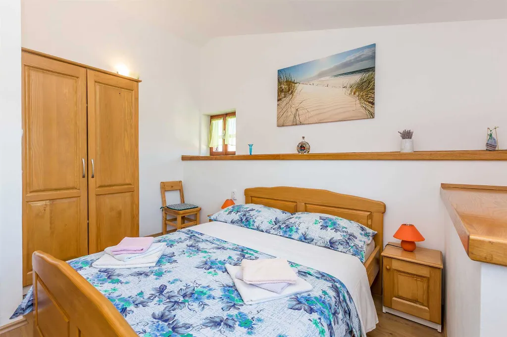 Air-Conditioned House in Vrh for Up to 5 Guests