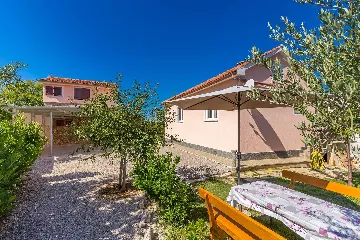 Air-Conditioned House in Vrh for Up to 5 Guests