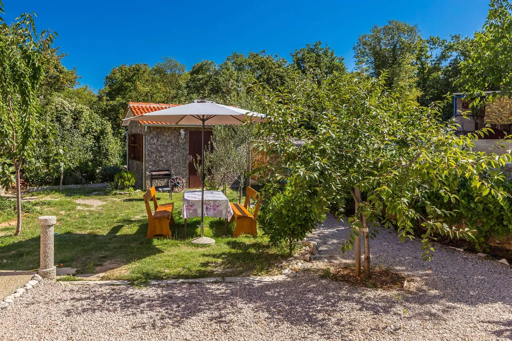 Air-Conditioned House in Vrh for Up to 5 Guests