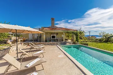 4-Bedroom House in Linardići for 8 Guests