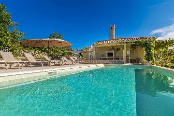 4-Bedroom House in Linardići for 8 Guests